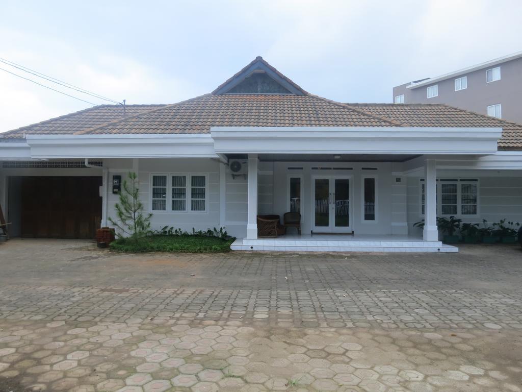 Elenor'S Home At Eyckman Bandung Exterior photo